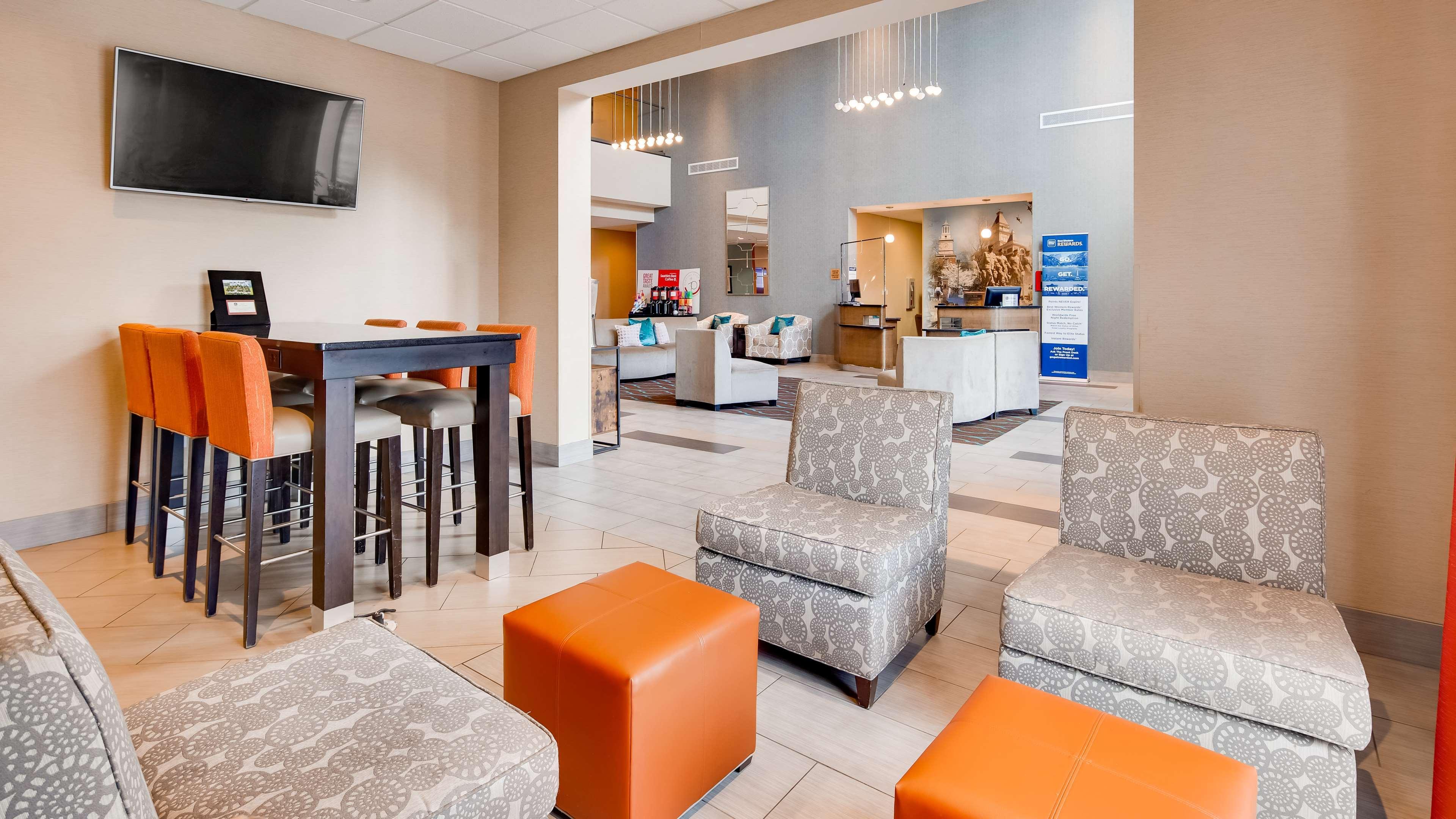 Best Western Plus Atrium Inn & Suites Кларксвил Екстериор снимка